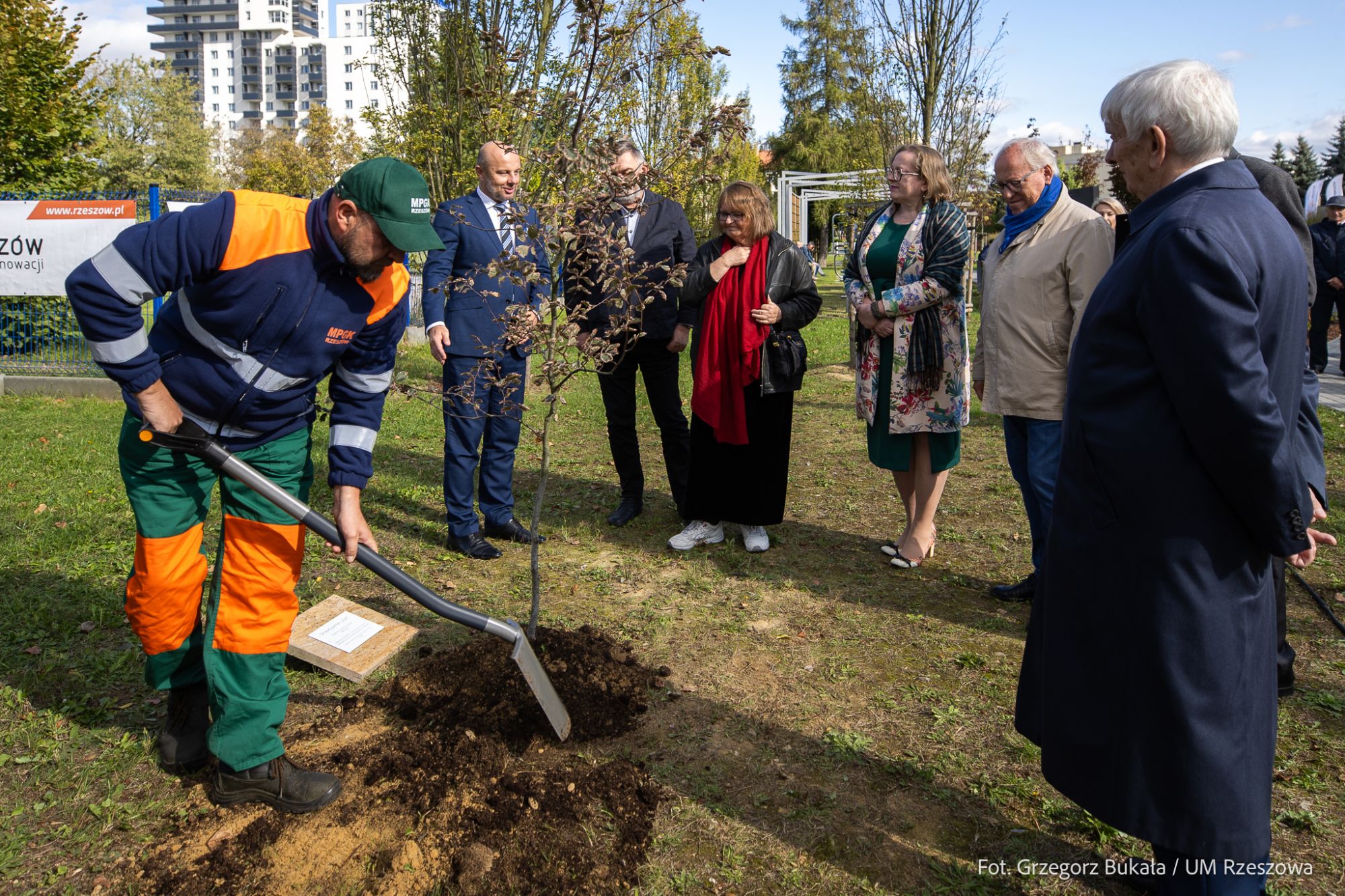 zdjęcie z uroczystego nadania imienia ogrodu kieszonkowego (Bielefeld) przy ul. Kurpiowskiej w Rzeszowie, fot. Grzegorz Bukała, Urząd Miasta Rzeszowa